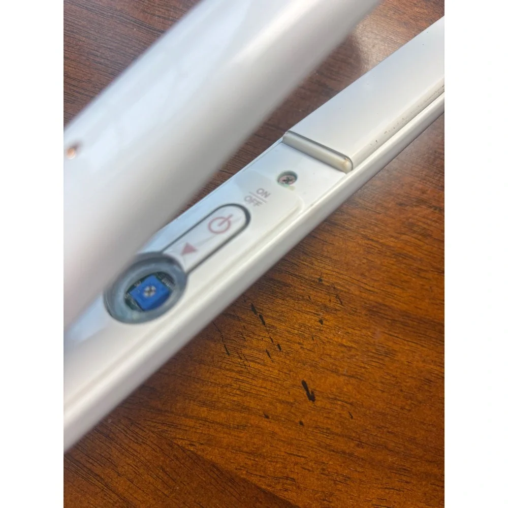 T3 SinglePass Professional 1 Inch Ceramic Flat Iron Hair Straightener White
